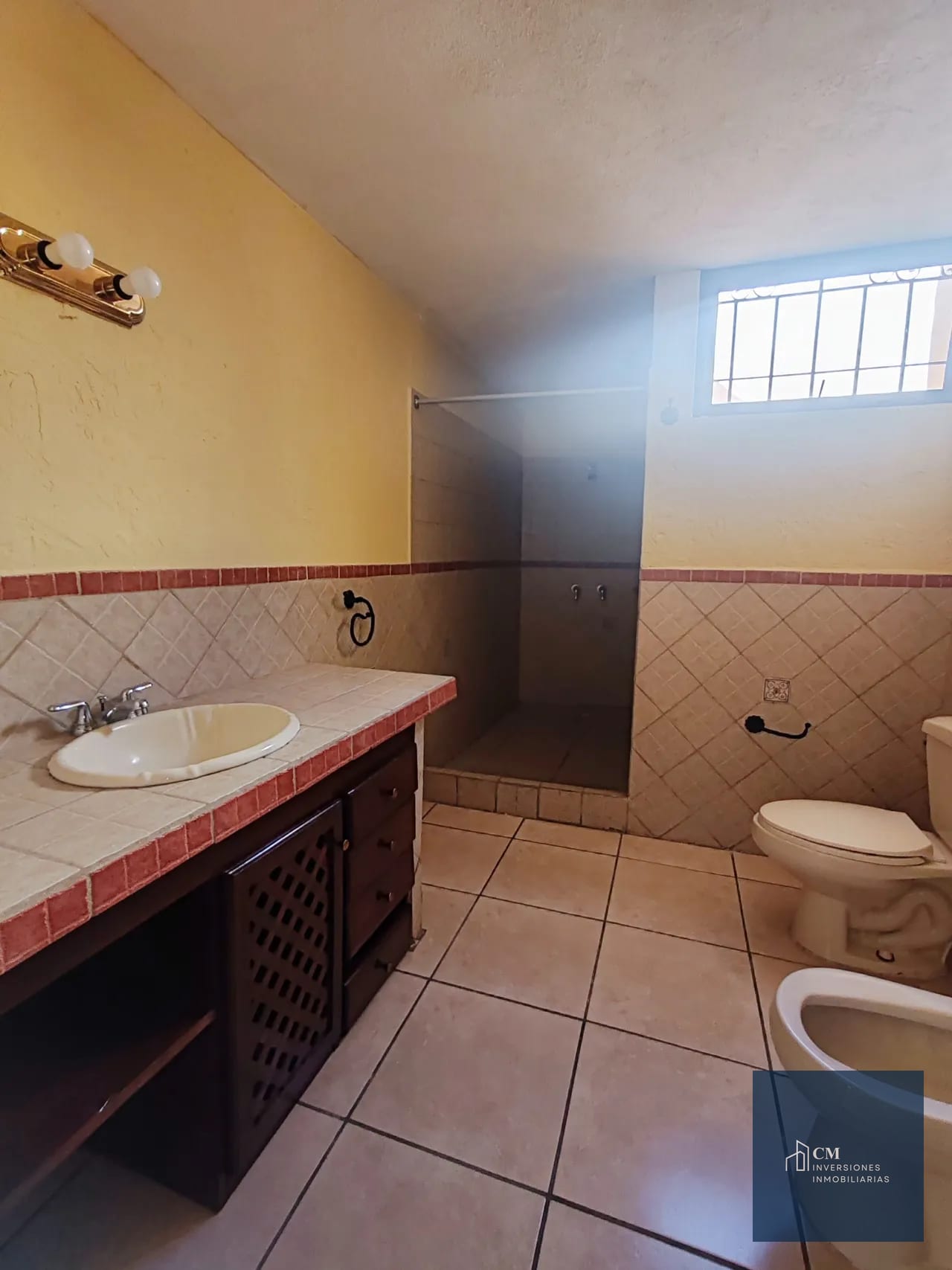 Baño — Casa en renta en Buganvilias de Arrazola, 16.5 Carretera al Salvador — Casa en Venta en Bouganbilias de Arrazola, Carretera a El Salvador, Guatemala, Ciudad — foto 16 de 17