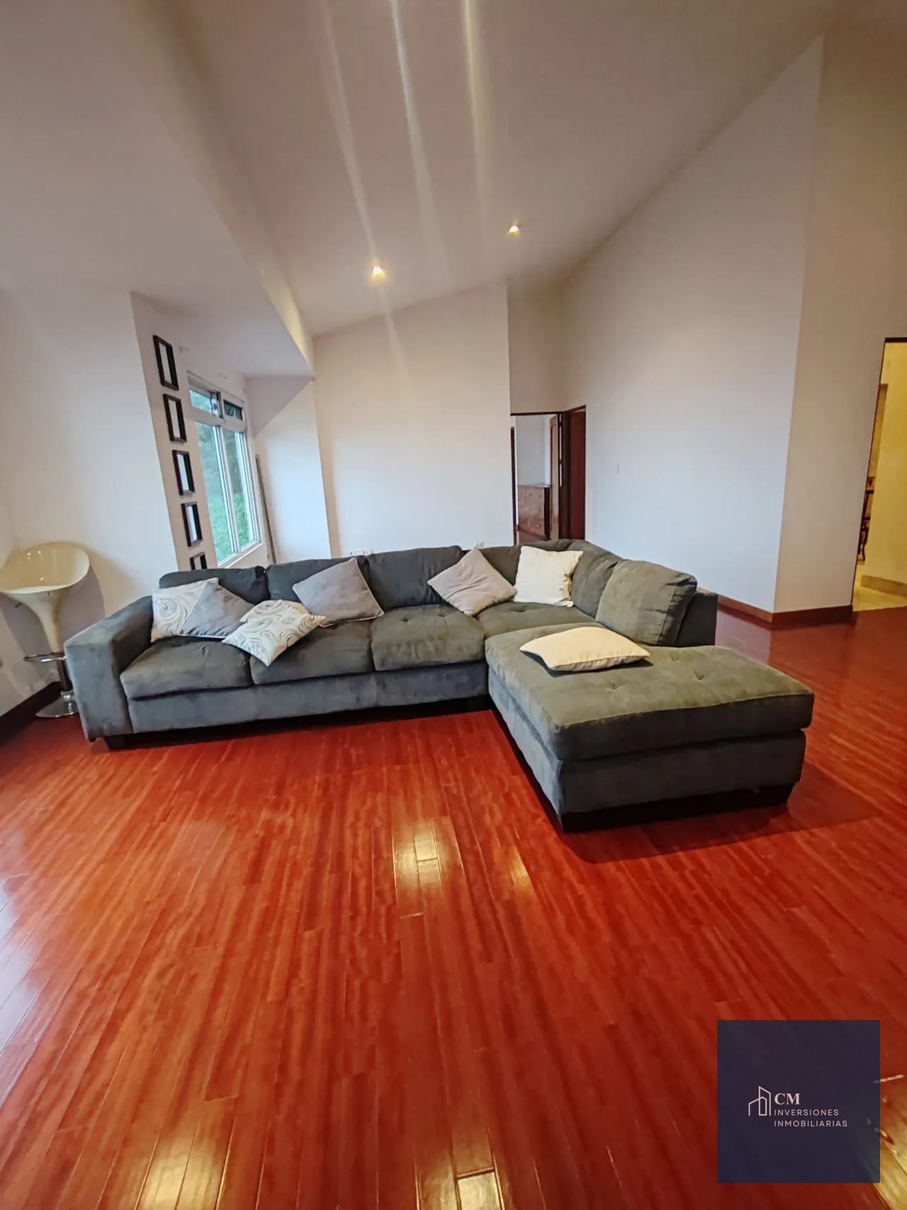 Sala — ¡Apartamento con hermosas vistas en Km 9.5 en Carretera al Salvador! — Apartamento en Venta en Carretera a El Salvador, Guatemala, Ciudad — foto 2 de 17