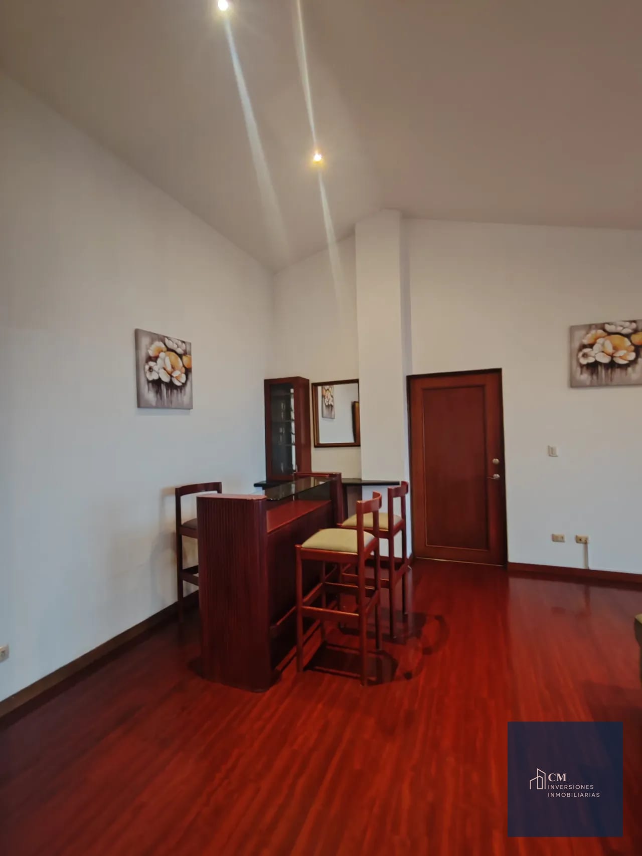 Sala — ¡Apartamento con hermosas vistas en Km 9.5 en Carretera al Salvador! — Apartamento en Venta en Carretera a El Salvador, Guatemala, Ciudad — foto 4 de 17