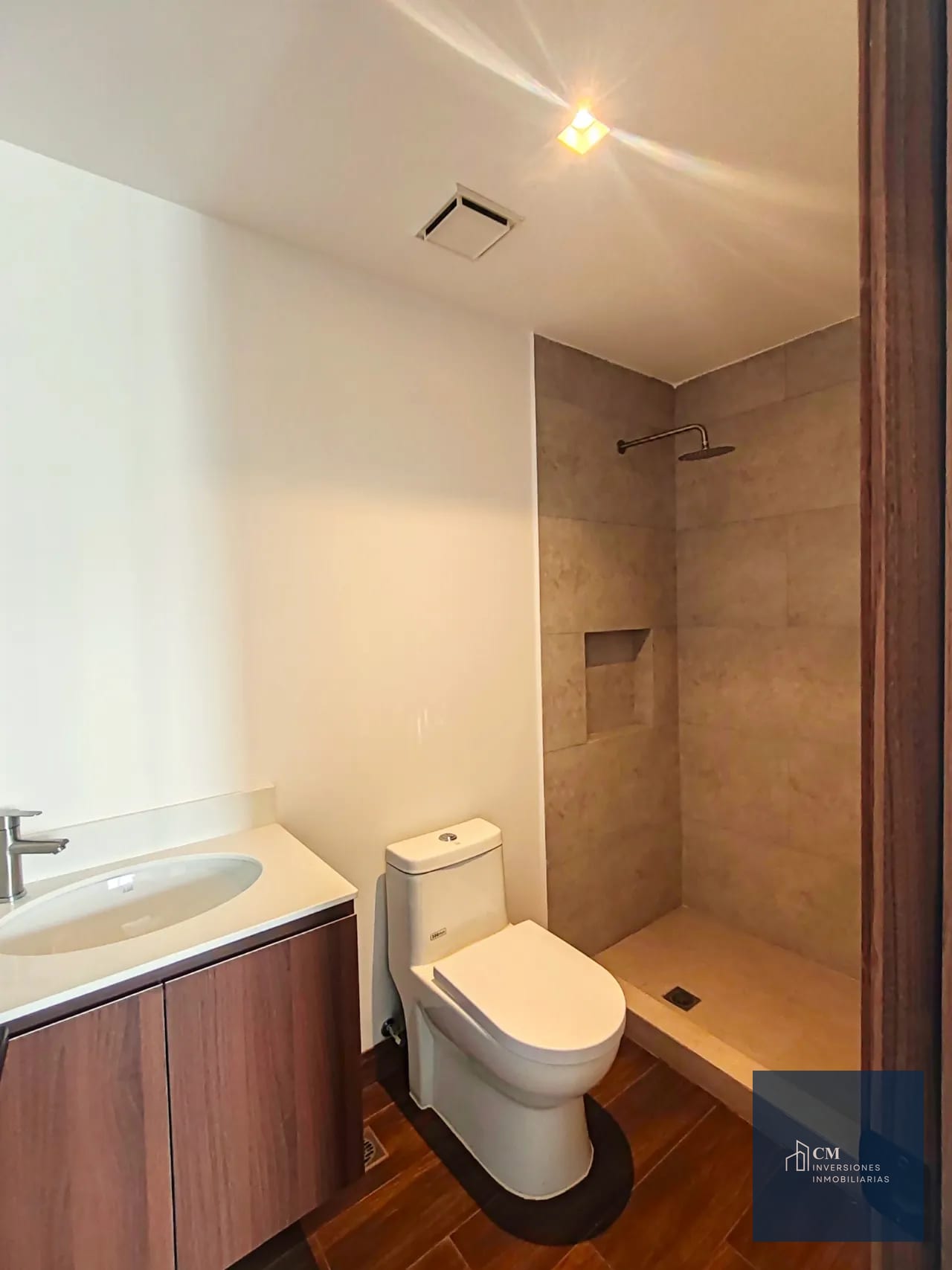 Baño — APARTAMENTO EN ZONA 15, VH II. ¡Comodidad, estilo y amenidades! — Apartamento en Alquiler en Vista Hermosa II, Zona 15, Guatemala, Ciudad — foto 8 de 17