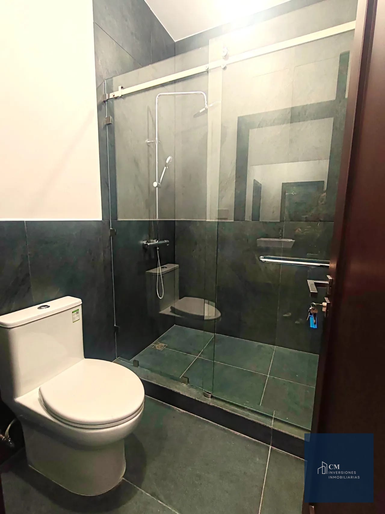 Baño — ¡Apartamento Nuevo con Jardín en Nogales de Cayalá! — Apartamento en Alquiler en Nogales de Cayalá, Zona 16, Guatemala, Ciudad — foto 9 de 17