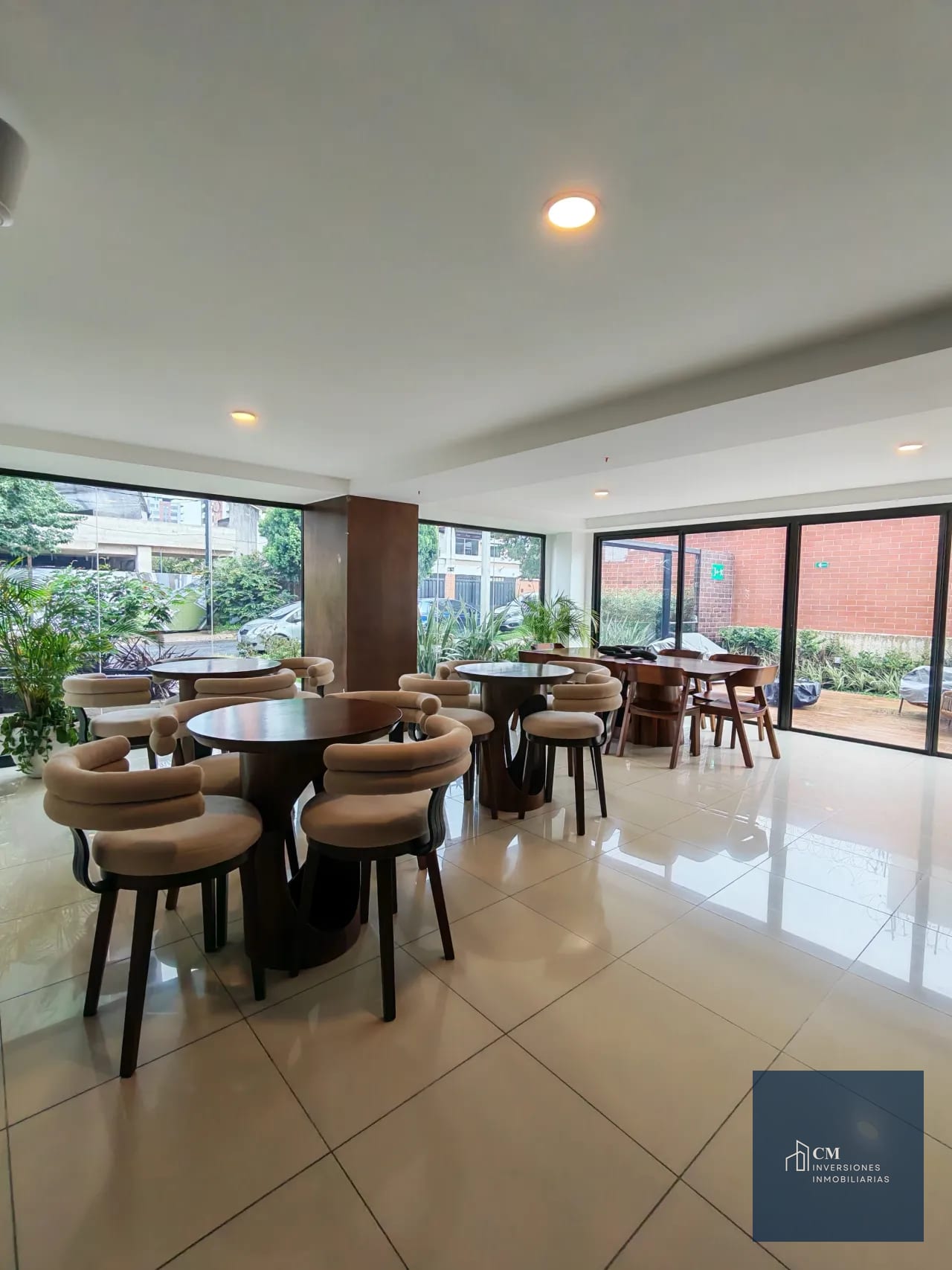 Salón Social — ¡Vive con comodidad y estilo en Zona 15, rodeado de amenidades ! — Apartamento en Alquiler en Vista Hermosa II, Zona 15, Guatemala, Ciudad — foto 15 de 17