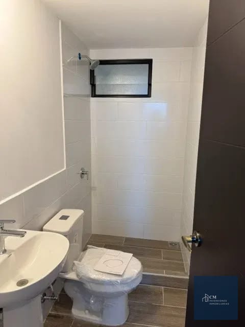 Baño — ¡Estrena apartamento de 2 dormitorios en ILIMANI con lindas vistas! — Apartamento en Venta en Zona 17, Guatemala, Ciudad — foto 12 de 15