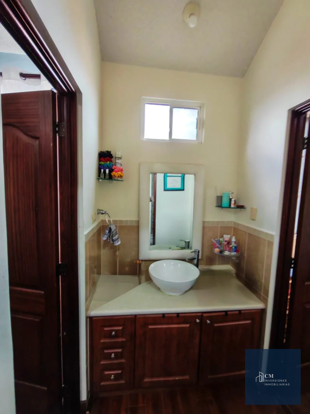 Ba — ¡Tu nuevo hogar en zona 16! Alcázar de Santa Amelia con 4 habitaciones — Casa en Venta en Zona 16, Guatemala, Ciudad — foto 9 de 17