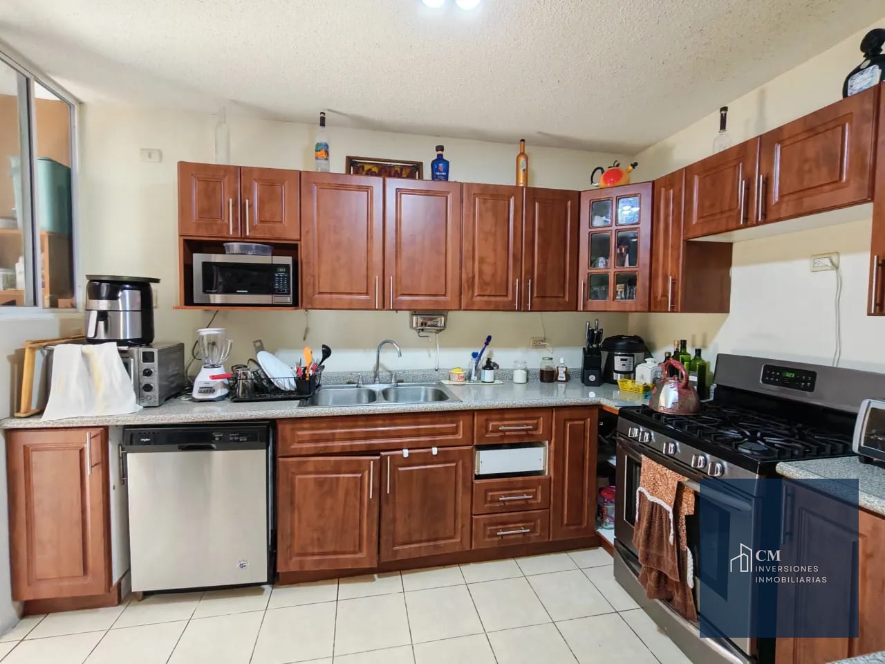Cocina — ¡Tu nuevo hogar en zona 16! Alcázar de Santa Amelia con 4 habitaciones — Casa en Venta en Zona 16, Guatemala, Ciudad — foto 3 de 17
