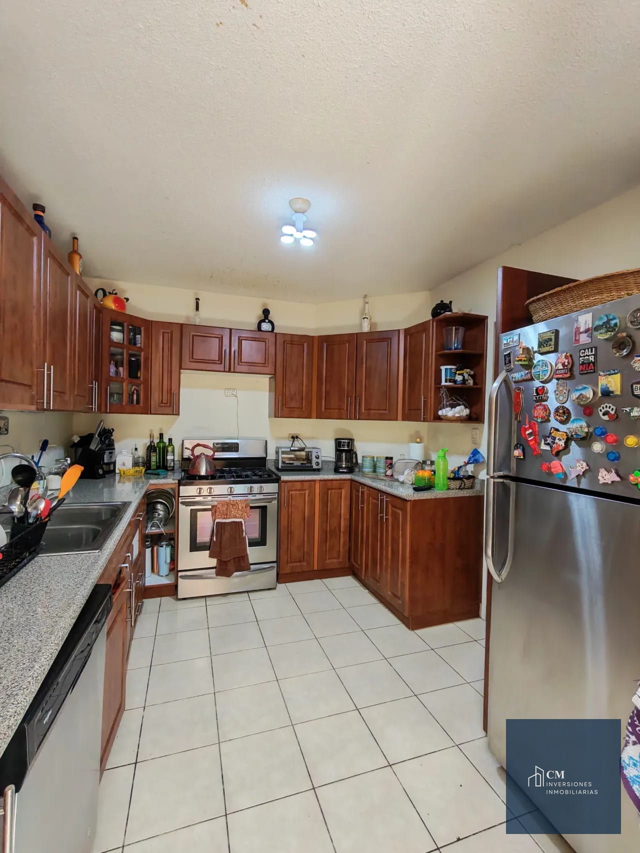 Cocina — ¡Tu nuevo hogar en zona 16! Alcázar de Santa Amelia con 4 habitaciones — Casa en Venta en Zona 16, Guatemala, Ciudad — foto 4 de 17