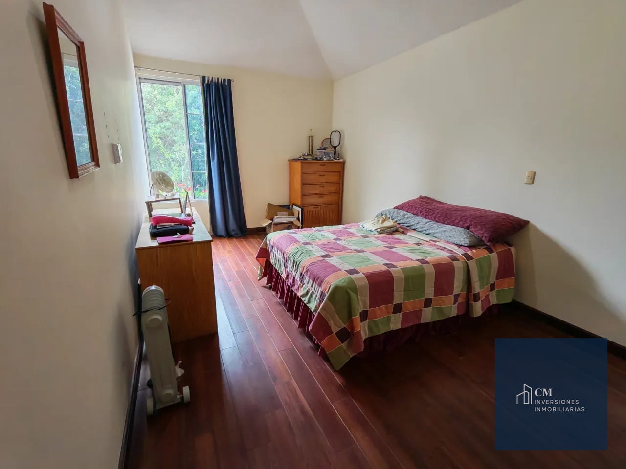 Dormitorio 2 — ¡Tu nuevo hogar en zona 16! Alcázar de Santa Amelia con 4 habitaciones — Casa en Venta en Zona 16, Guatemala, Ciudad — foto 13 de 17