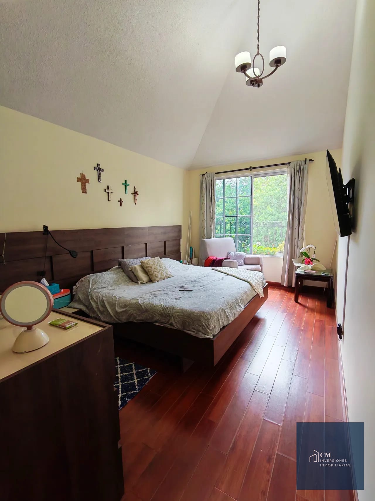 Dormitorio principal — ¡Tu nuevo hogar en zona 16! Alcázar de Santa Amelia con 4 habitaciones — Casa en Venta en Zona 16, Guatemala, Ciudad — foto 10 de 17