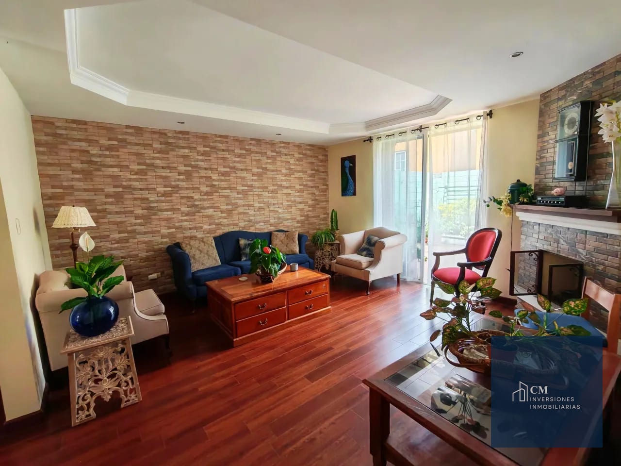 Sala — ¡Tu nuevo hogar en zona 16! Alcázar de Santa Amelia con 4 habitaciones — Casa en Venta en Zona 16, Guatemala, Ciudad — foto 6 de 17