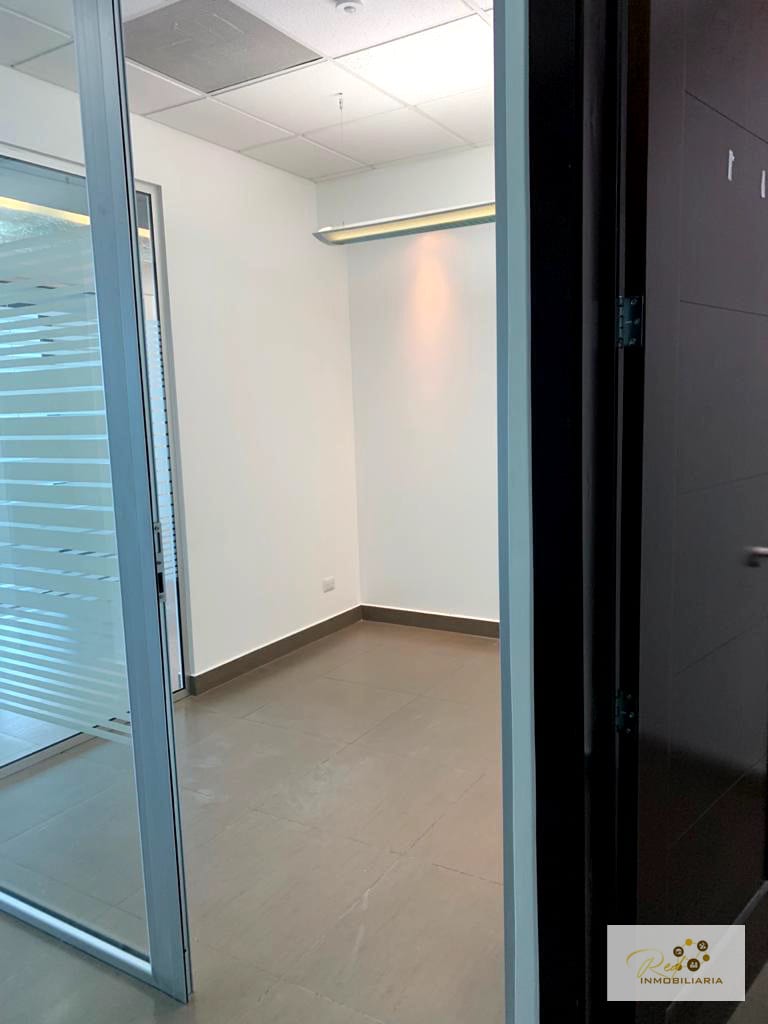 🏢 Oficinas en Renta – Torre IV, Zona Pradera (copia) — Oficina en Alquiler en Zona 10, Guatemala, Ciudad — foto 13 de 16