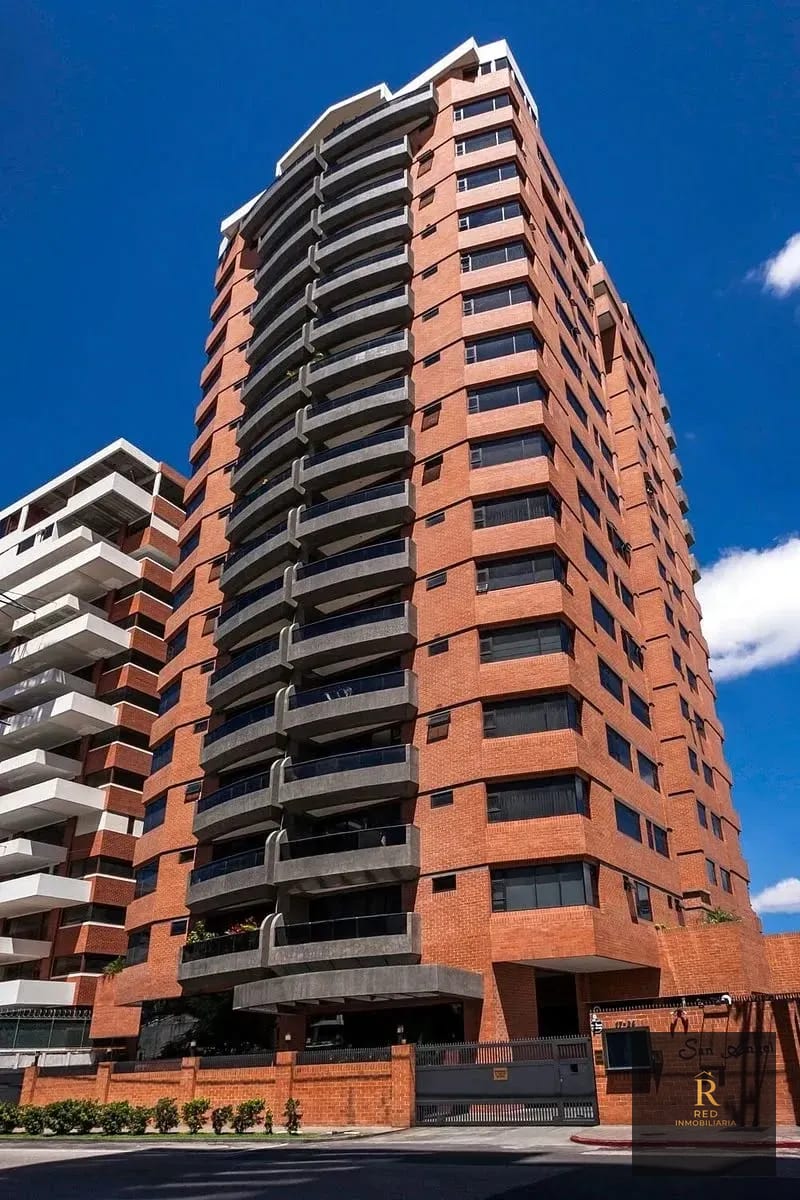 ???? Apartamento AMUEBLADO en alquiler — Zona 10, Edificio Santa María - Image 2