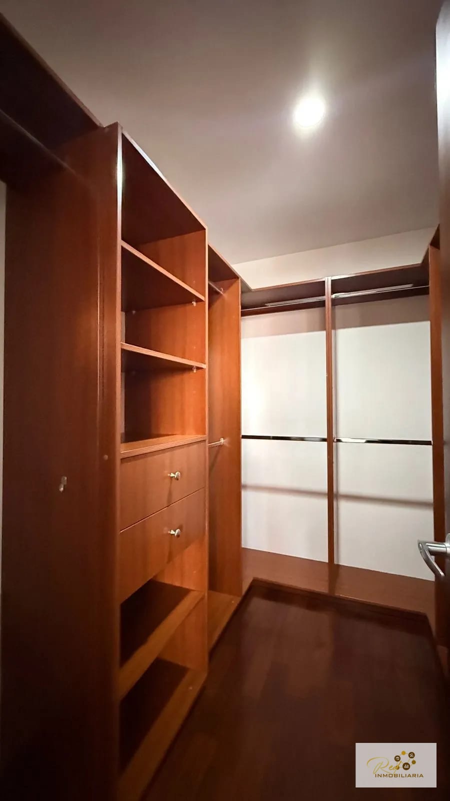 🏢 Apartamento AMUEBLADO en alquiler — Zona 10, Edificio Santa María — Apartamento en Alquiler en Zona 10, Guatemala, Ciudad — foto 5 de 10