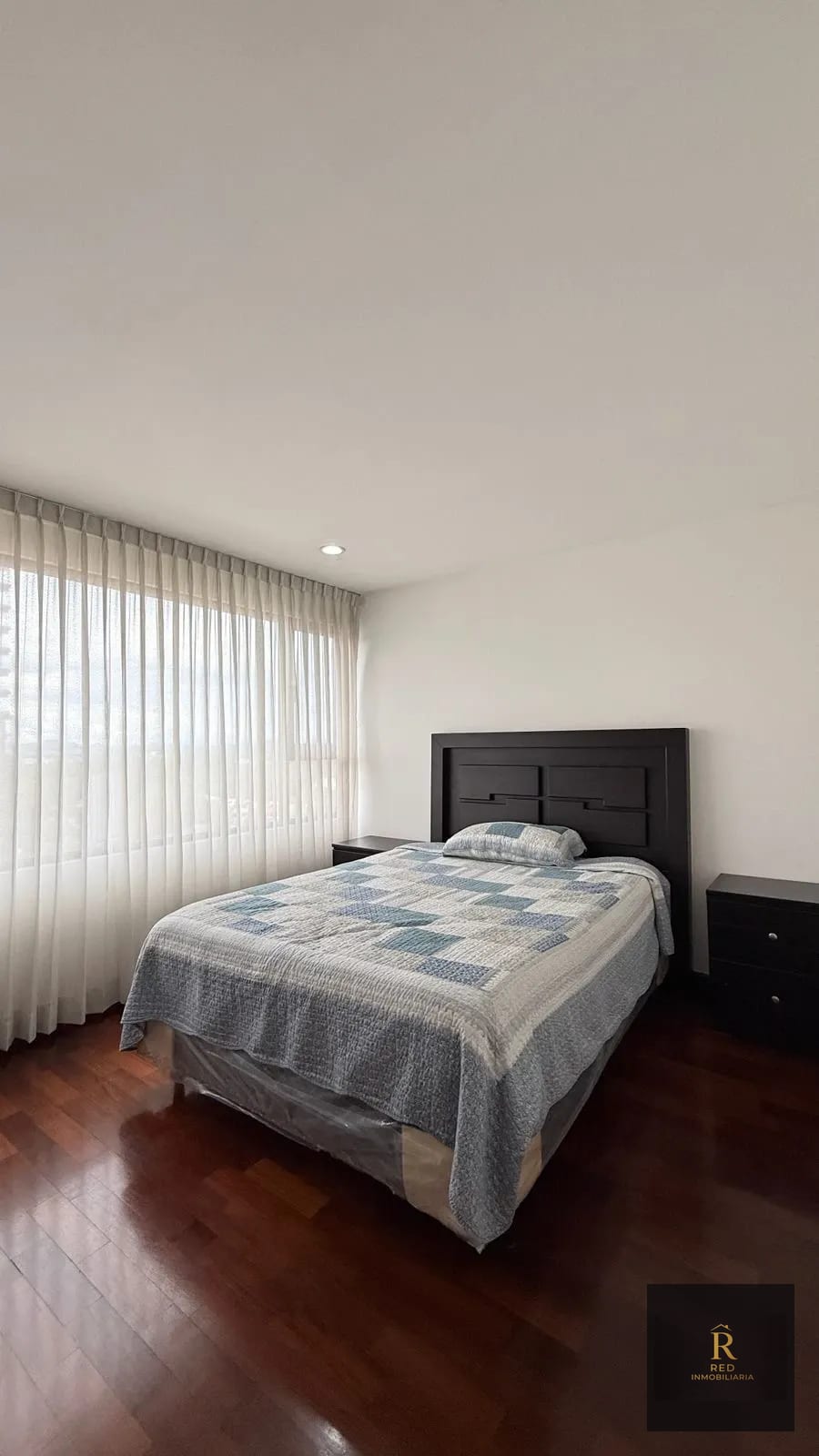 ???? Apartamento AMUEBLADO en alquiler — Zona 10, Edificio Santa María - Image 4