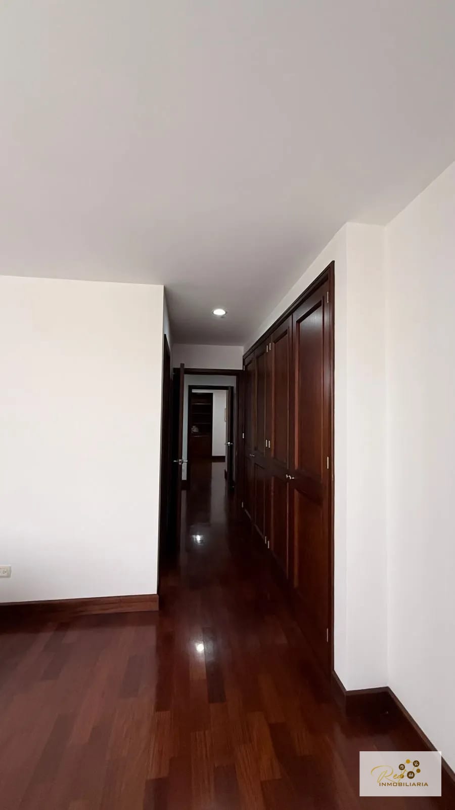 🏢 Apartamento AMUEBLADO en alquiler — Zona 10, Edificio Santa María — Apartamento en Alquiler en Zona 10, Guatemala, Ciudad — foto 6 de 10