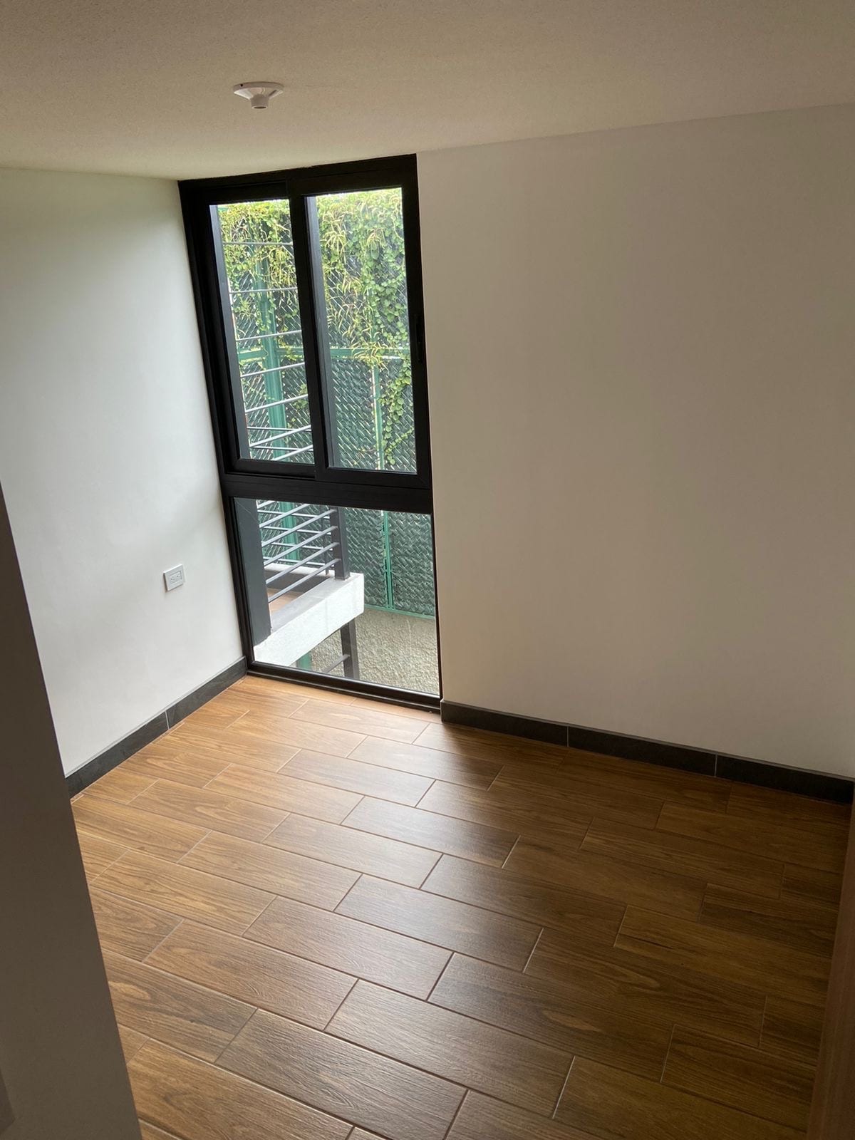 BE14 / APARTAMENTO EN RENTA DE 2 HABITACIONES — Apartamento en Alquiler en Be14, Zona 14, Guatemala, Ciudad — foto 5 de 6
