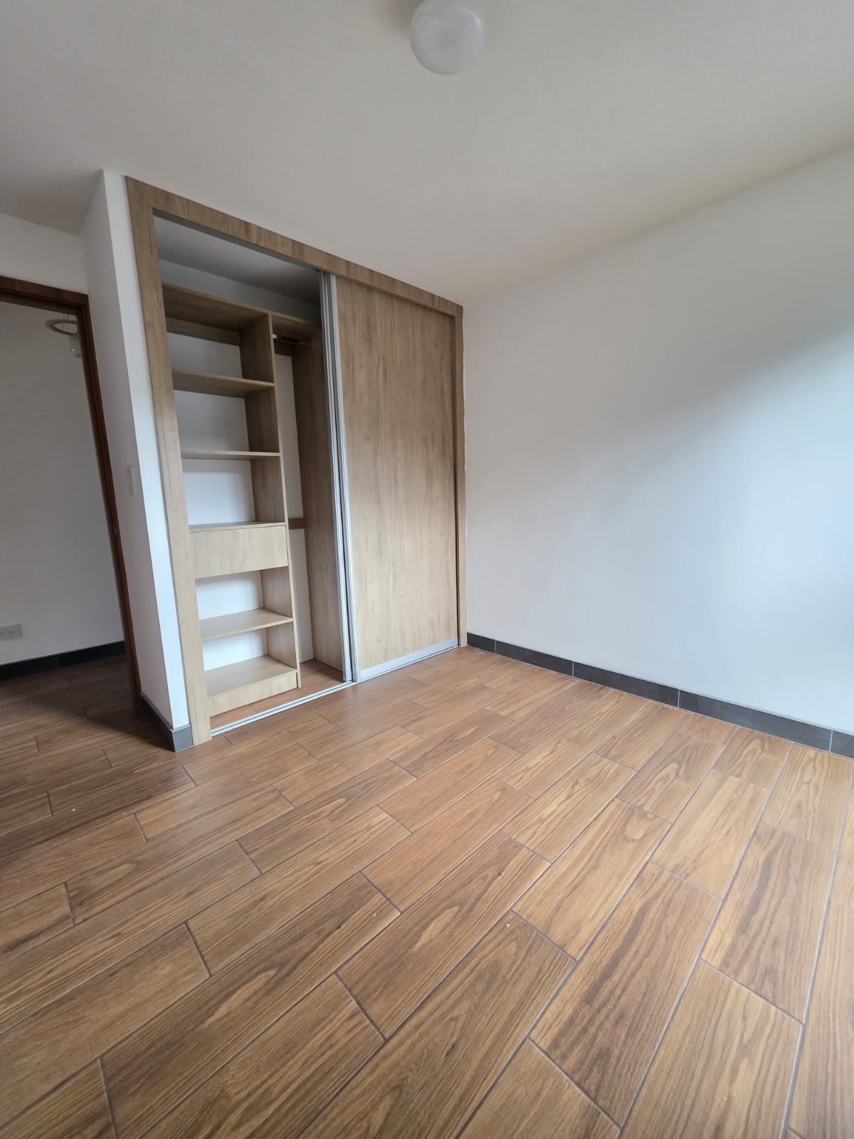 BE14 / Apartamento en Renta de 2 Habitaciones — Apartamento en Alquiler en Be14, Zona 14, Guatemala, Ciudad — foto 3 de 10