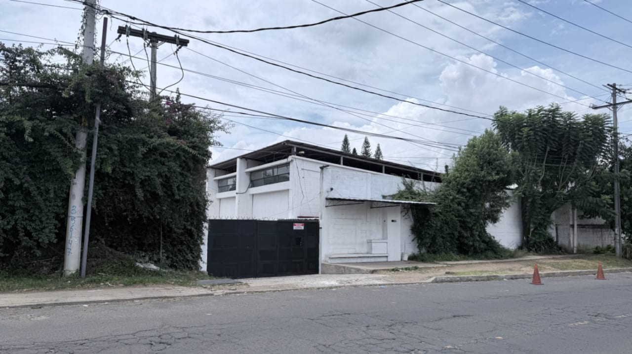 BODEGA ( No.2 ) - con Garita, Parqueo, área para Cargas y Descargas. — Bodega / Ofibodega en Alquiler en Altos de la colonia, Zona 12, Guatemala, Ciudad — foto 6 de 8