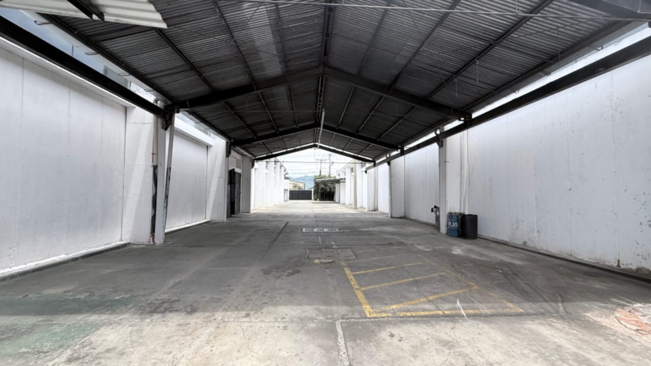 Bodega ( No.1 ) - con Garita, Area de Parqueo, Carga y Descarga — Bodega / Ofibodega en Alquiler en Altos de la colonia, Zona 12, Guatemala, Ciudad — foto 4 de 7