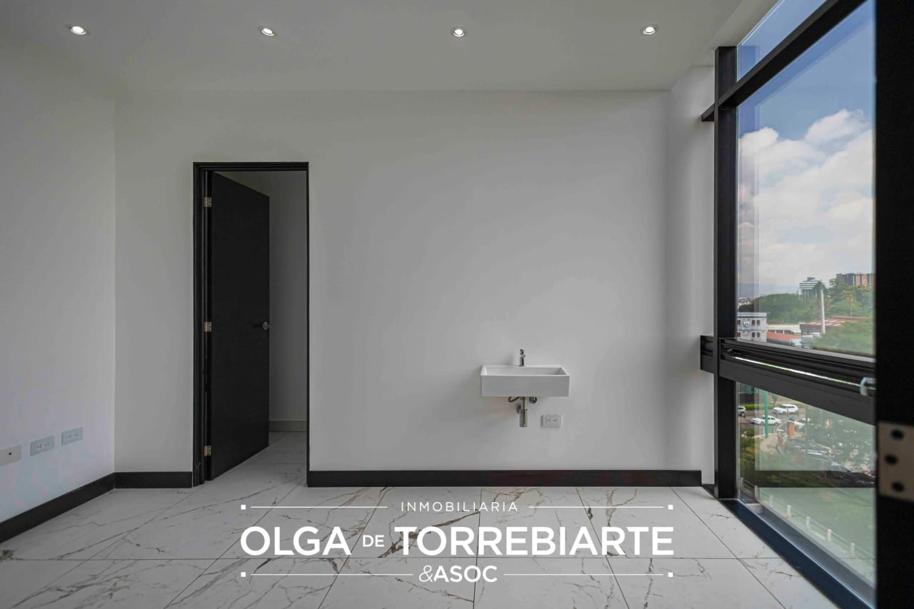 Clínica en Renovati, Zona 10 — Clínica en Alquiler en Renovati, Zona 10, Guatemala, Ciudad — foto 4 de 5