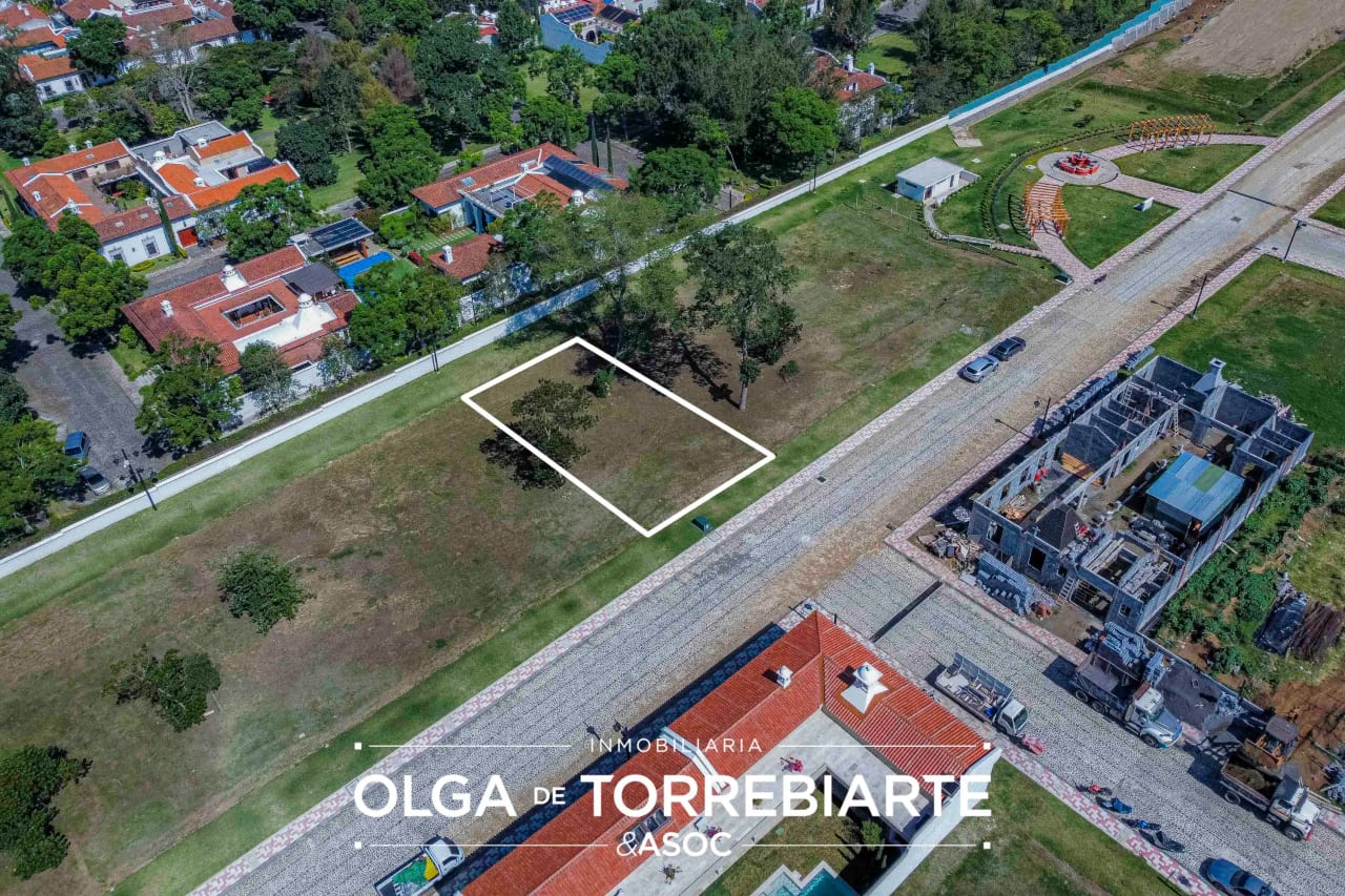 Terreno en Paseo Antigua — Terreno en Venta en Dentro del Casco, Antigua, Sacatepéquez — foto 2 de 4