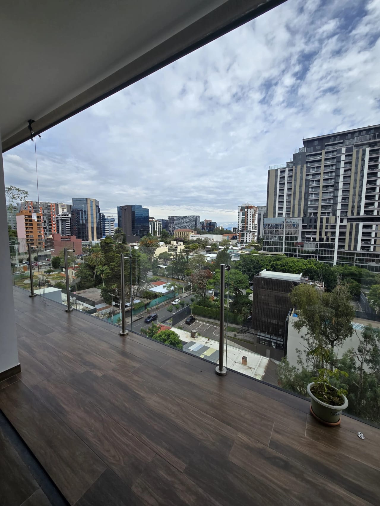 Se Vende Apto. Edificio Casa Clara, Zona 10. — Apartamento en Venta en Casa Clara, Zona 10, Guatemala, Ciudad — foto 2 de 17