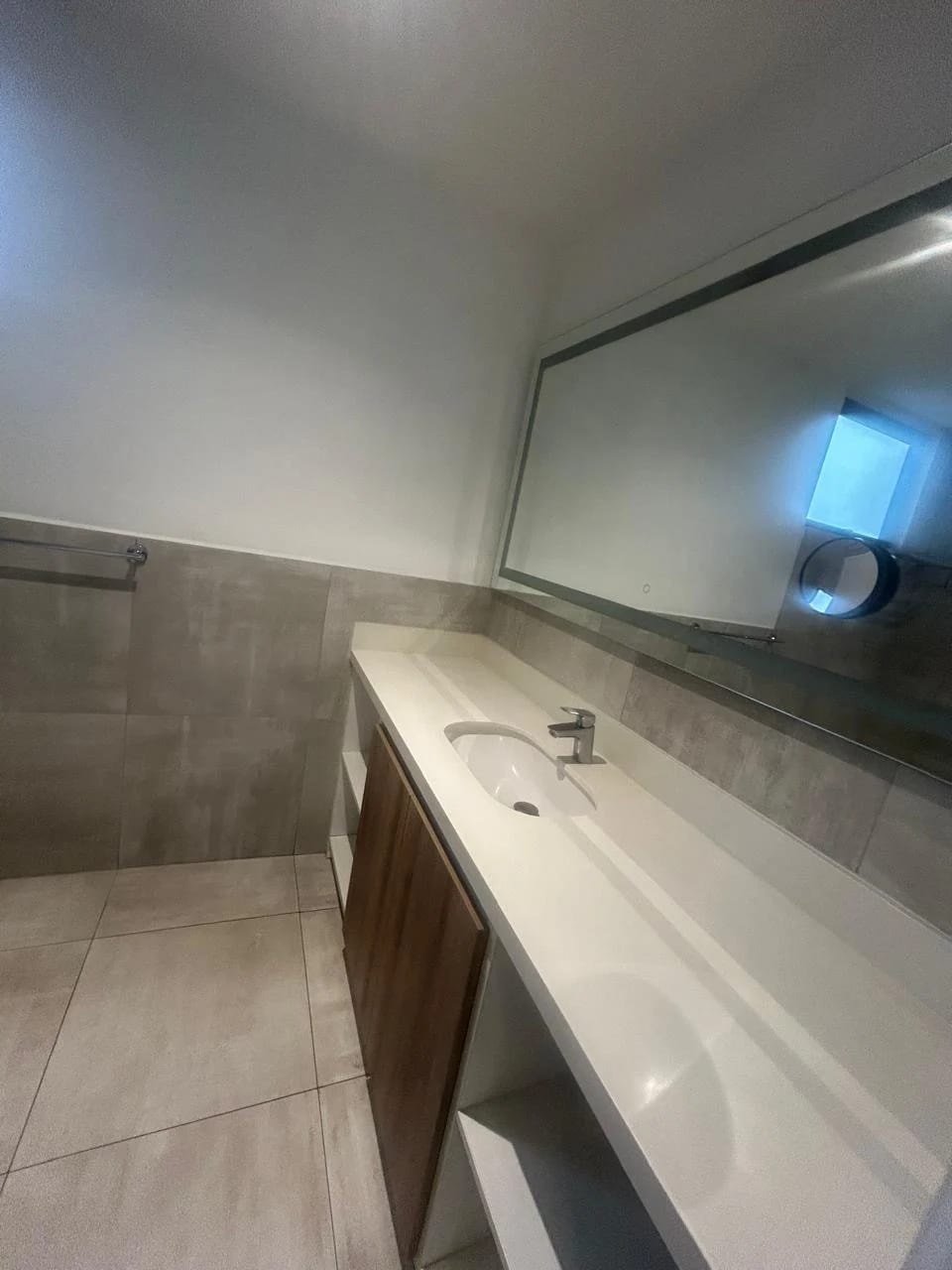 Se Alquila Apto. Edificio Casa Acueducto, Zona 10. Nivel Alto. — Apartamento en Alquiler en Casa Acueducto, Zona 10, Guatemala, Ciudad — foto 10 de 17