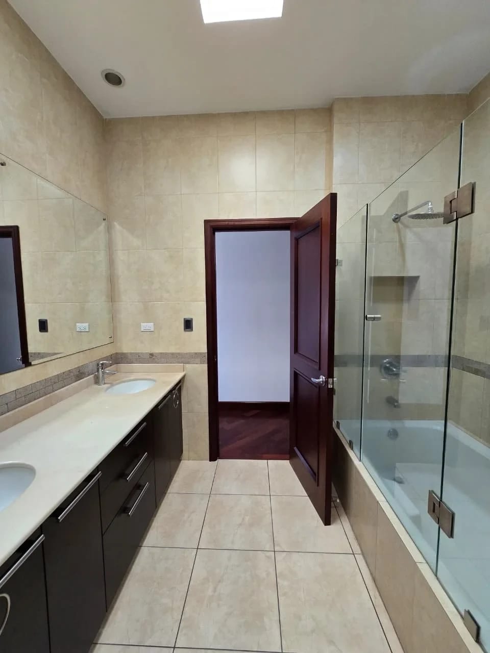 Se Alquila/Vende Apto. PH en Edificio Zona 10. (copia) — Apartamento en Alquiler en Zona 10, Guatemala, Ciudad — foto 7 de 17
