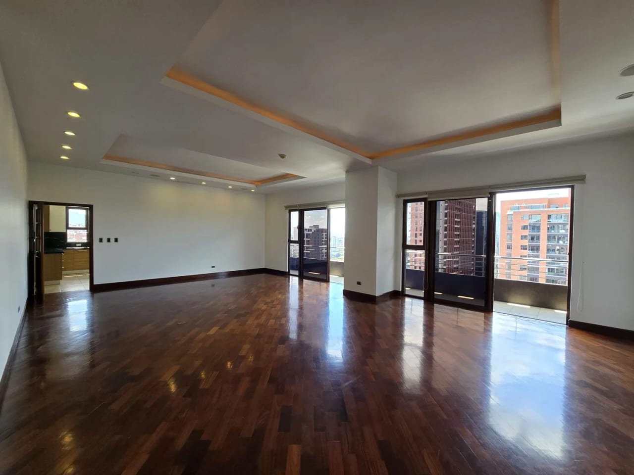 Se Alquila/Vende Apto. PH en Edificio Zona 10. (copia) — Apartamento en Alquiler en Zona 10, Guatemala, Ciudad — foto 2 de 17