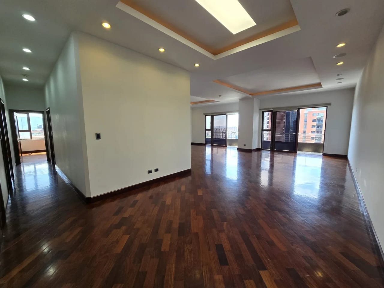 Se Alquila/Vende Apto. PH en Edificio Zona 10. (copia) — Apartamento en Alquiler en Zona 10, Guatemala, Ciudad — foto 1 de 17