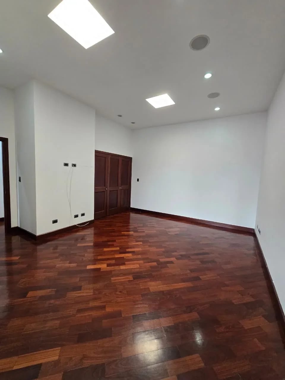 Se Alquila/Vende Apto. PH en Edificio Zona 10. (copia) — Apartamento en Alquiler en Zona 10, Guatemala, Ciudad — foto 3 de 17