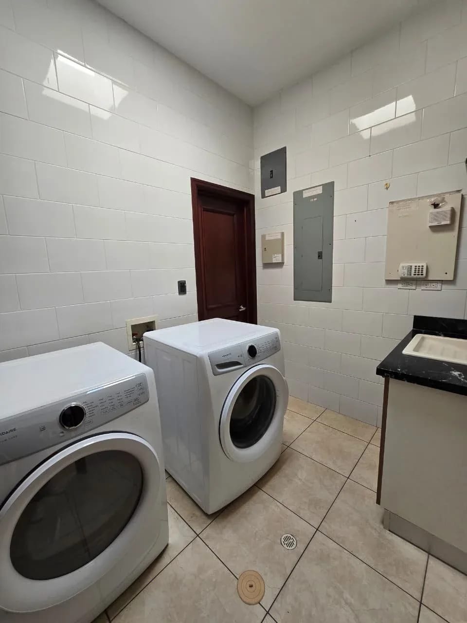 Se Alquila/Vende Apto. PH en Edificio Zona 10. (copia) — Apartamento en Alquiler en Zona 10, Guatemala, Ciudad — foto 8 de 17