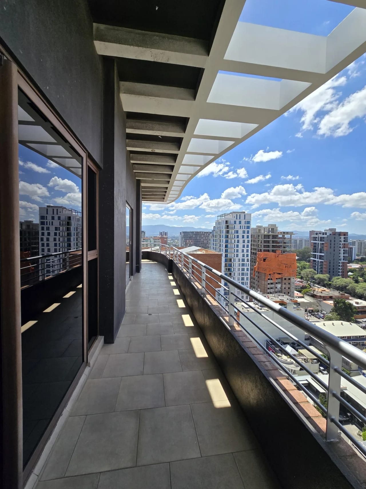 Se Alquila/Vende Apto. PH en Edificio Zona 10. (copia) — Apartamento en Alquiler en Zona 10, Guatemala, Ciudad — foto 14 de 17