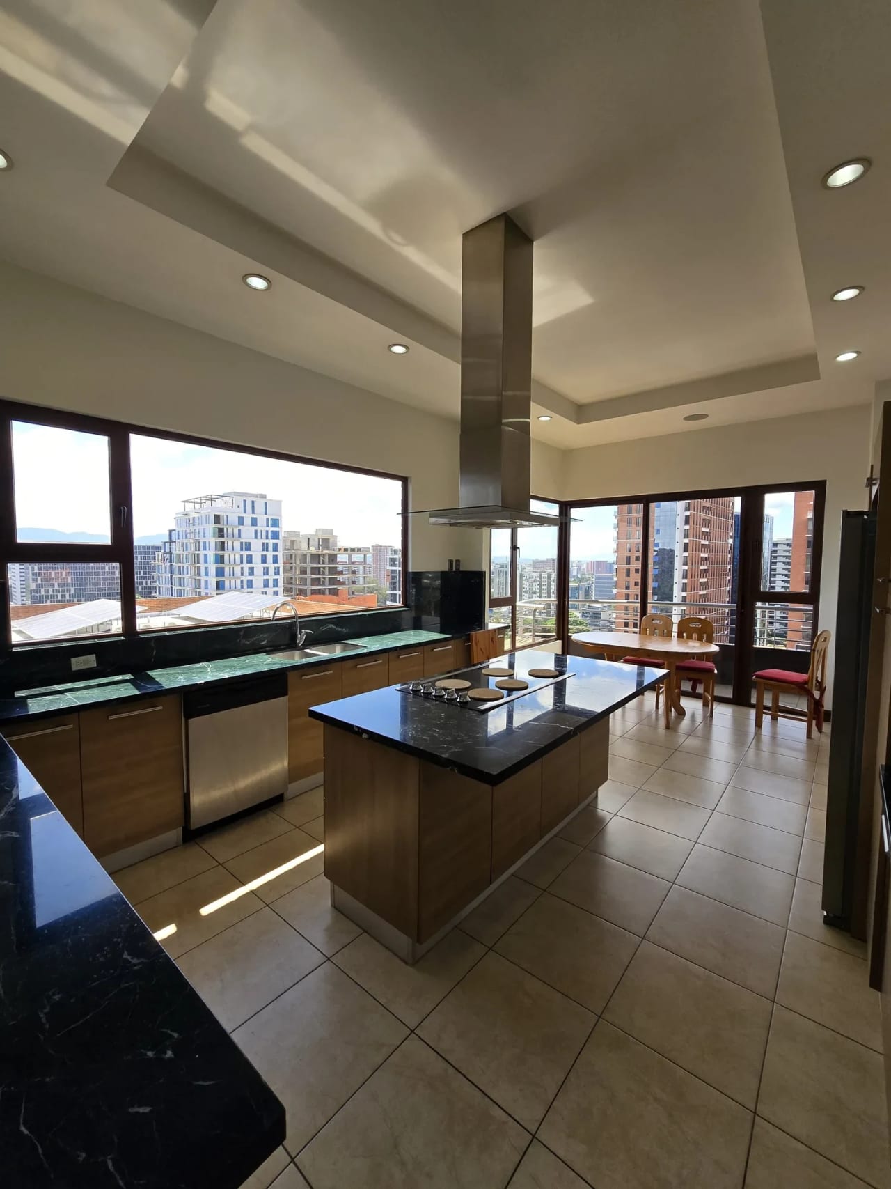 Se Alquila/Vende Apto. PH en Edificio Zona 10. (copia) — Apartamento en Alquiler en Zona 10, Guatemala, Ciudad — foto 15 de 17
