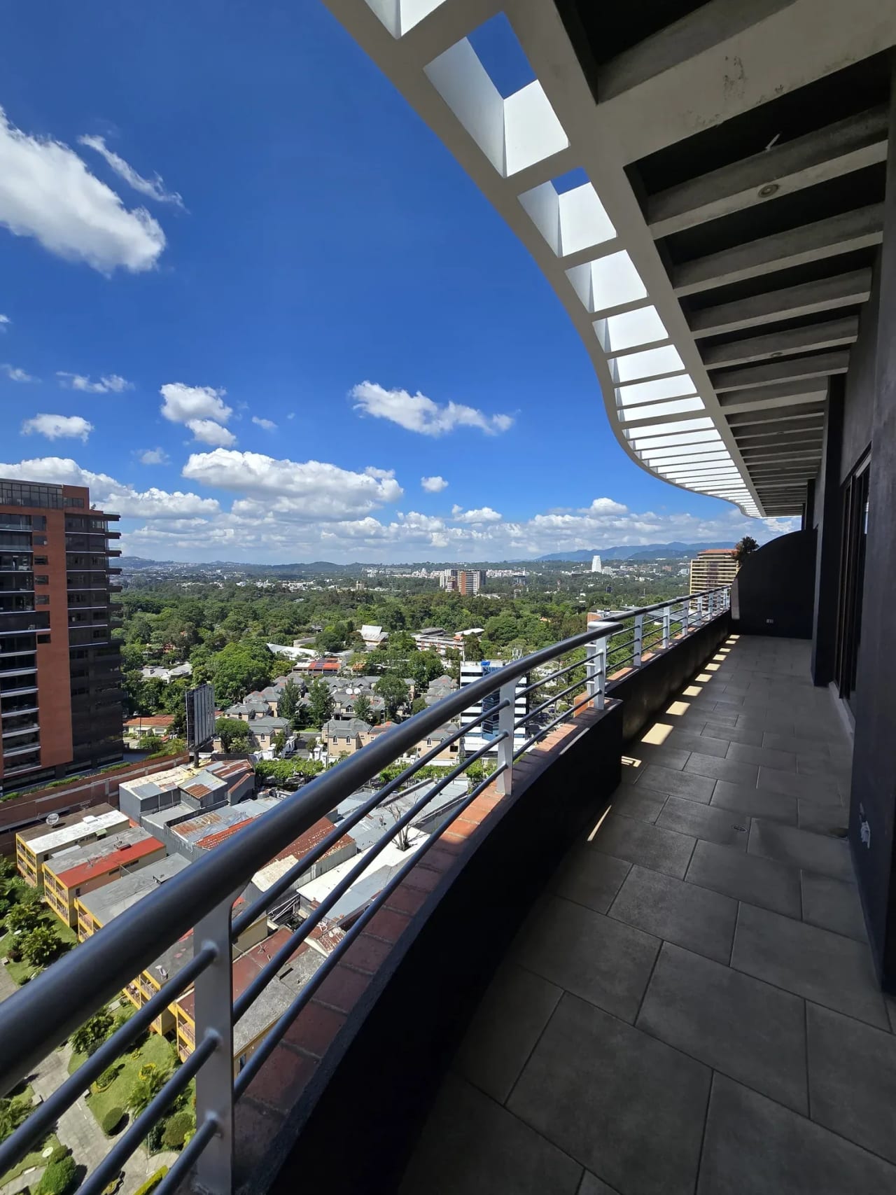 Se Alquila/Vende Apto. PH en Edificio Zona 10. (copia) — Apartamento en Alquiler en Zona 10, Guatemala, Ciudad — foto 16 de 17