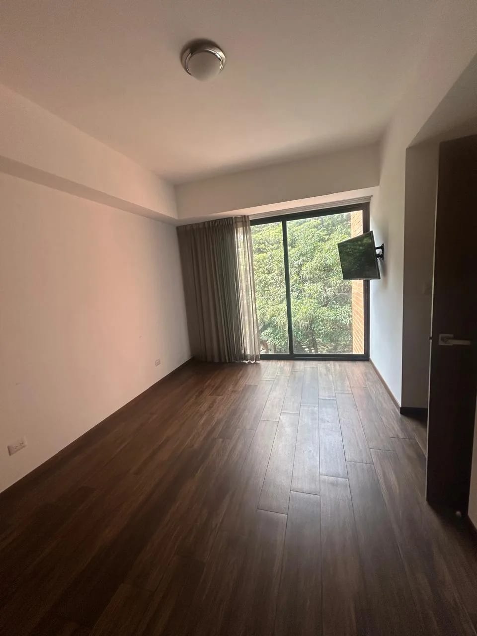Se Alquila Apto. Edificio Casa Acueducto, Zona 10. Nivel Bajo. — Apartamento en Alquiler en Casa Acueducto, Zona 10, Guatemala, Ciudad — foto 7 de 16
