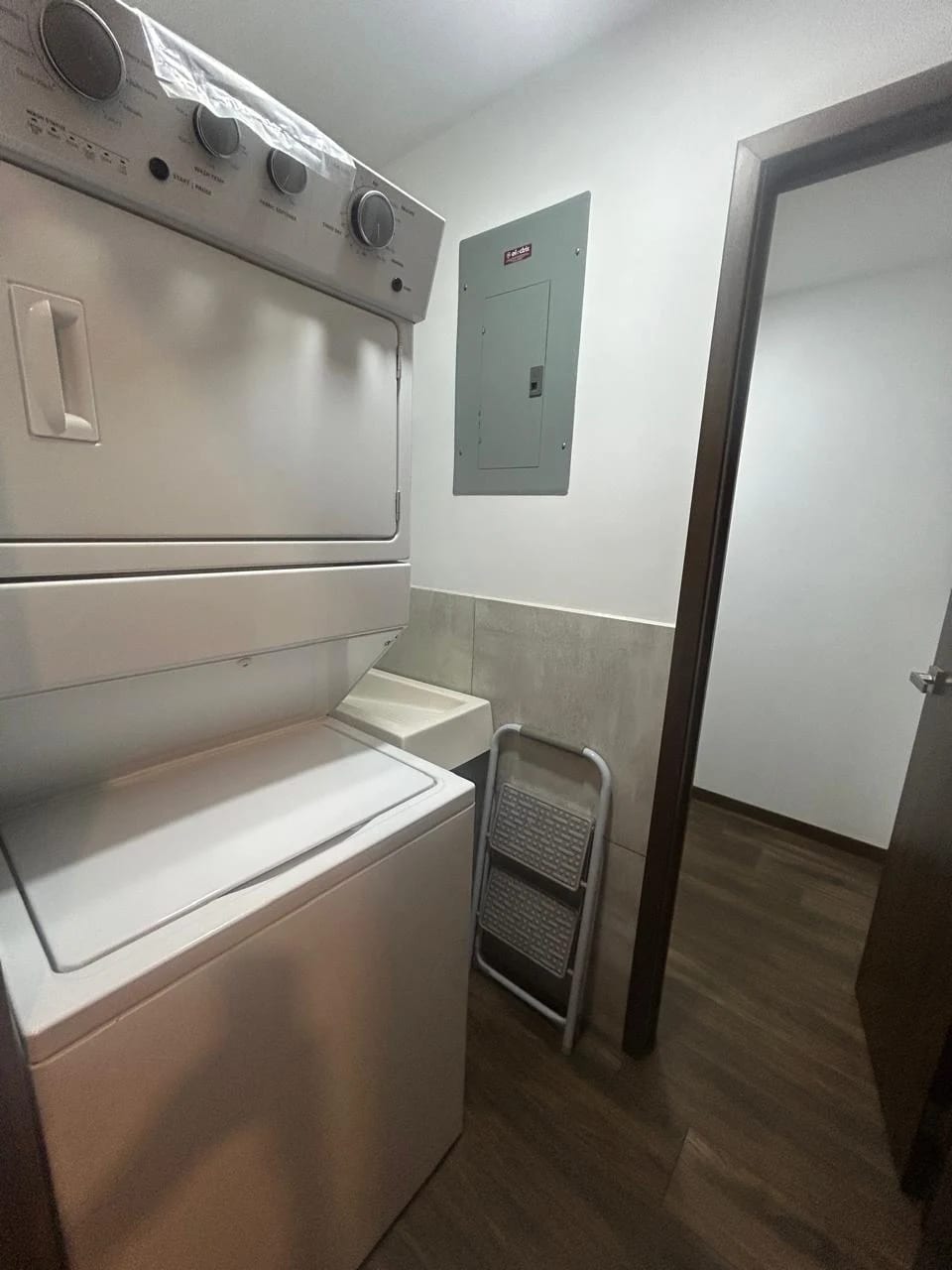 Se Alquila Apto. Edificio Casa Acueducto, Zona 10. Nivel Bajo. — Apartamento en Alquiler en Casa Acueducto, Zona 10, Guatemala, Ciudad — foto 13 de 16
