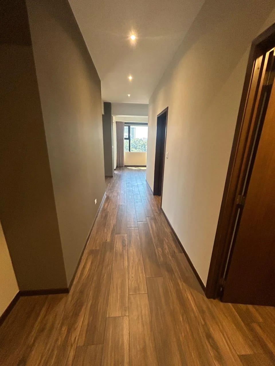 Se Alquila Apto. Edificio Casa Acueducto, Zona 10. — Apartamento en Alquiler en Casa Acueducto, Zona 10, Guatemala, Ciudad — foto 2 de 17