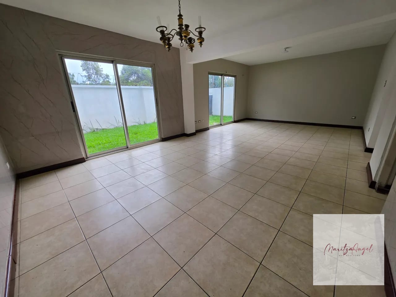 Casa en Venta en Carretera a el Salvador. — Casa en Venta en San Antonio, Carretera a El Salvador, Guatemala, Ciudad — foto 1 de 10
