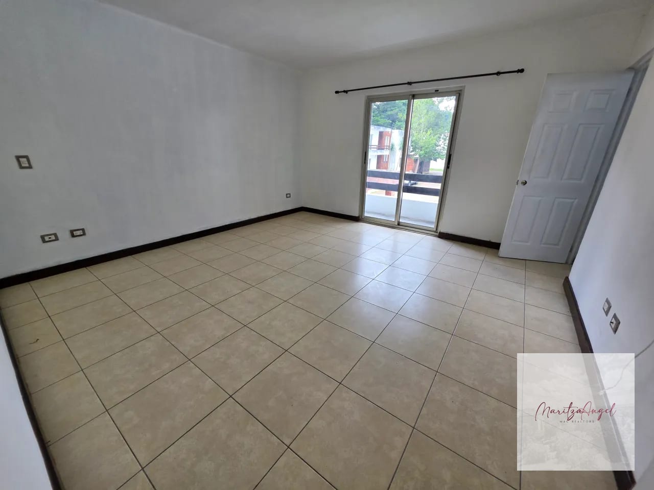 Casa en Venta en Carretera a el Salvador. — Casa en Venta en San Antonio, Carretera a El Salvador, Guatemala, Ciudad — foto 6 de 10