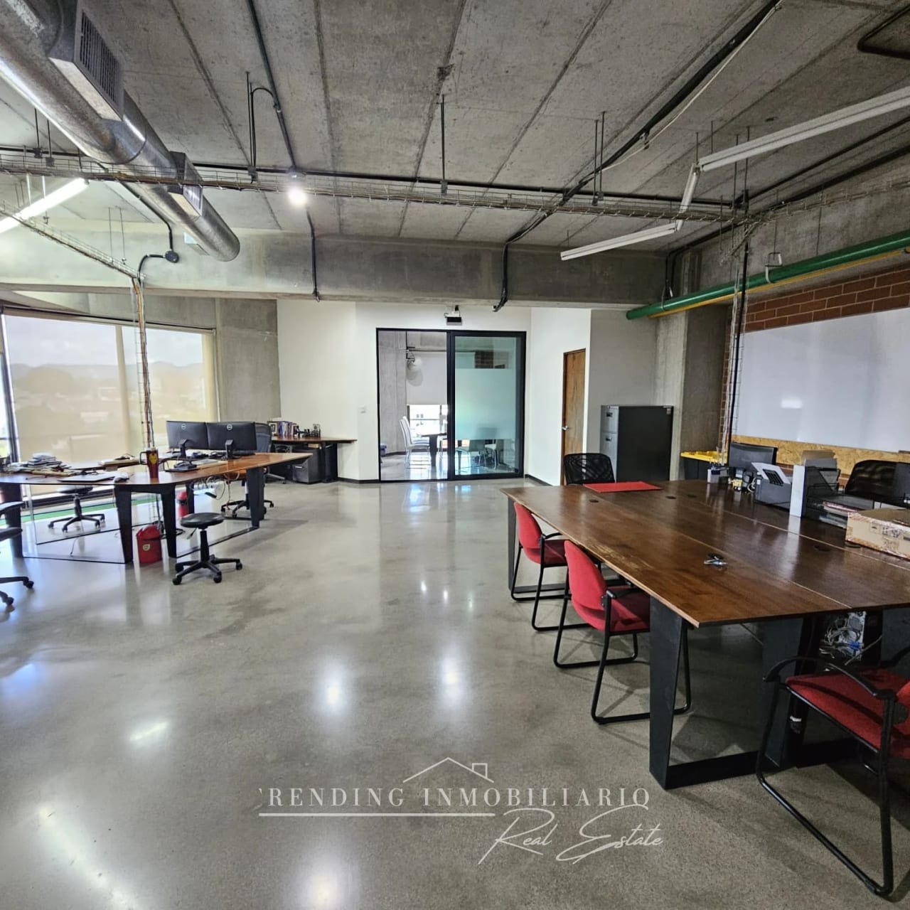 Oficina en venta zona 4 edificio Cuatro 36 de 104 m² + 4 parqueos (Rentada) — Oficina en Venta en Cuatro 36, Zona 4, Guatemala, Ciudad — foto 2 de 6