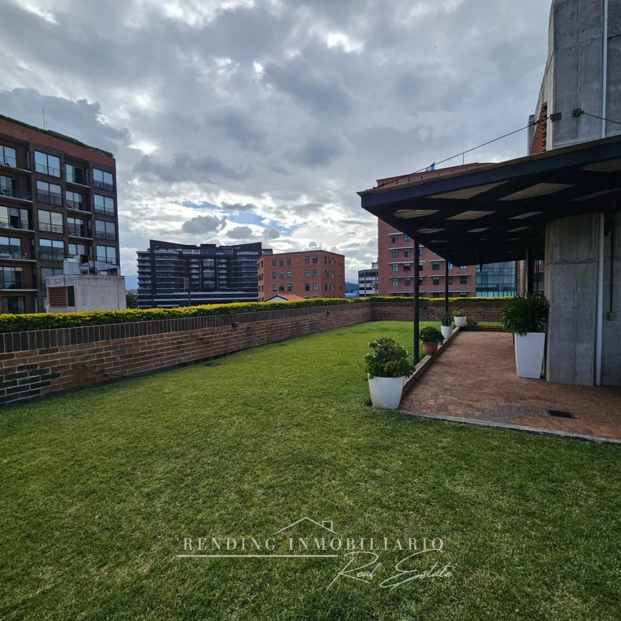 Oficina en venta zona 4 edificio Cuatro 36 de 104 m² + 4 parqueos (Rentada) — Oficina en Venta en Cuatro 36, Zona 4, Guatemala, Ciudad — foto 4 de 6