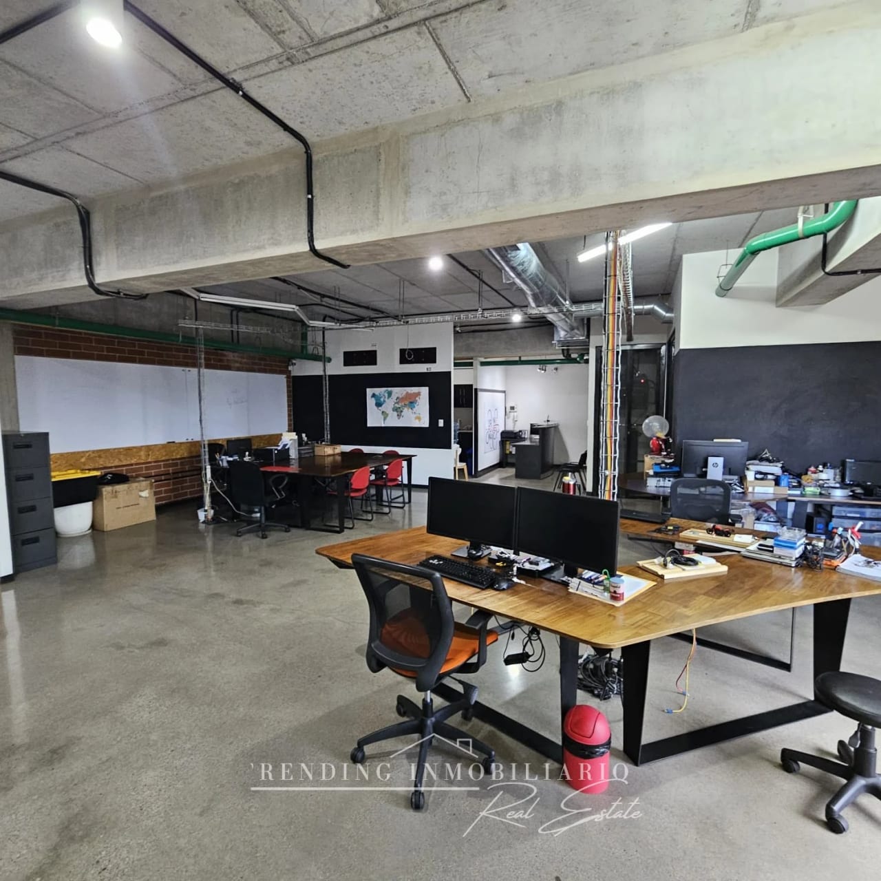 Oficina en venta zona 4 edificio Cuatro 36 de 145m² + 6 parqueos (Ren — Oficina en Venta en Cuatro 36, Zona 4, Guatemala, Ciudad — foto 2 de 11