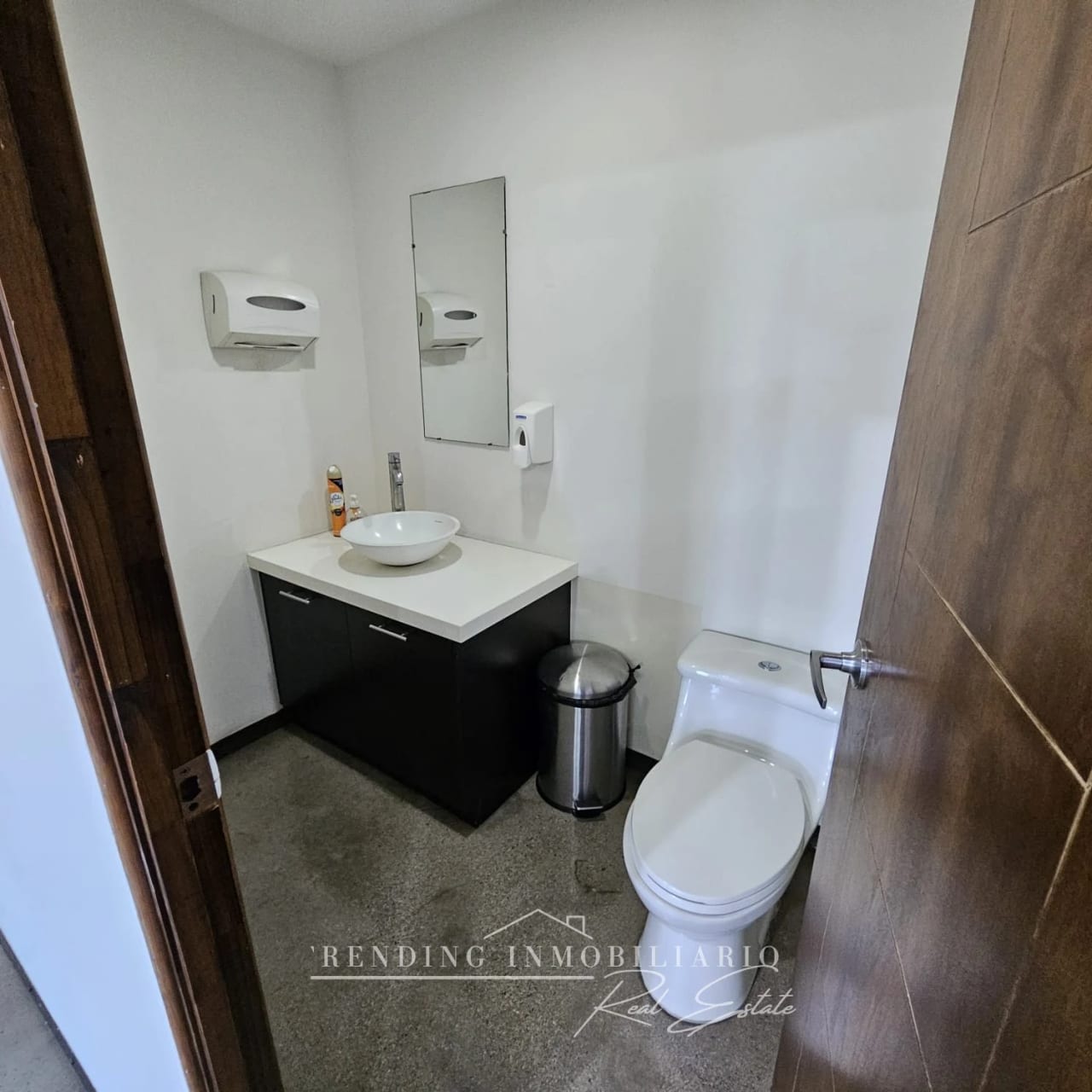 Oficina en venta zona 4 edificio Cuatro 36 de 145m² + 6 parqueos (Ren — Oficina en Venta en Cuatro 36, Zona 4, Guatemala, Ciudad — foto 6 de 11