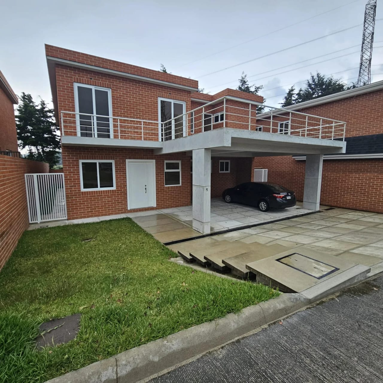 Casa en venta Carre a El Salvador cond Buena Fuente de 4 habitaciones — Casa en Venta en Santa Catarina Pinula, Guatemala, Ciudad — foto 1 de 17
