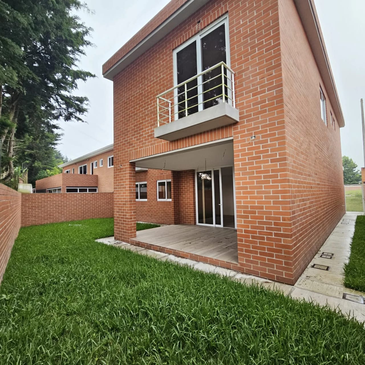 Casa en venta Carre a El Salvador cond Buena Fuente de 4 habitaciones — Casa en Venta en Santa Catarina Pinula, Guatemala, Ciudad — foto 9 de 17