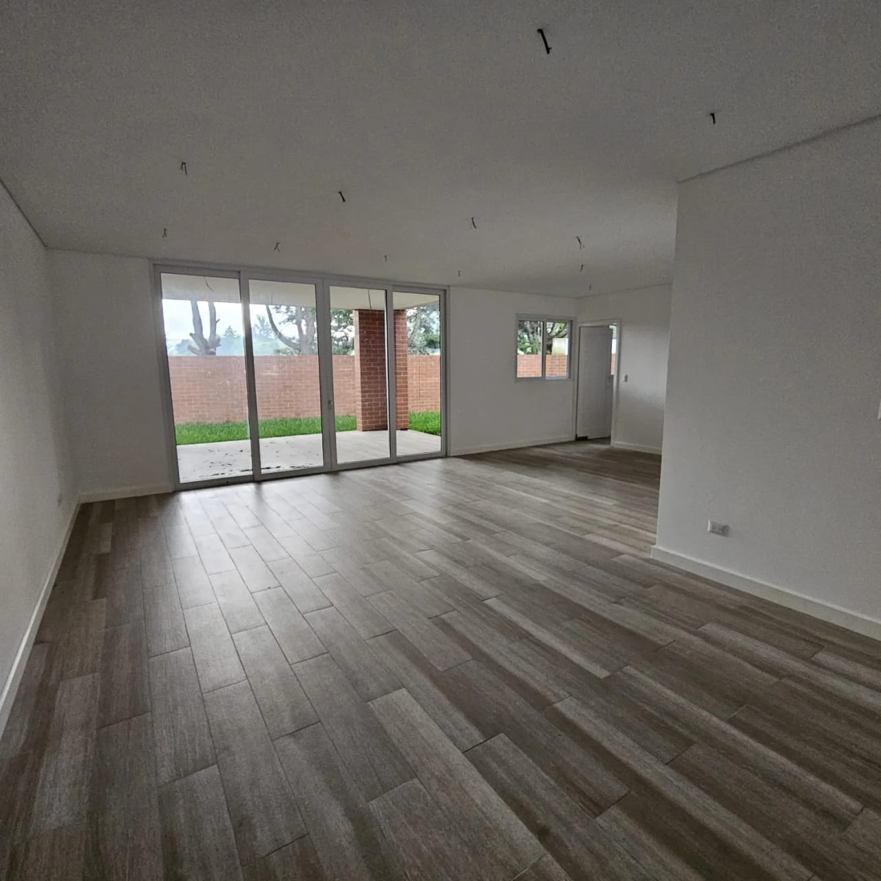 Casa en venta Carre a El Salvador cond Buena Fuente de 4 habitaciones — Casa en Venta en Santa Catarina Pinula, Guatemala, Ciudad — foto 4 de 17