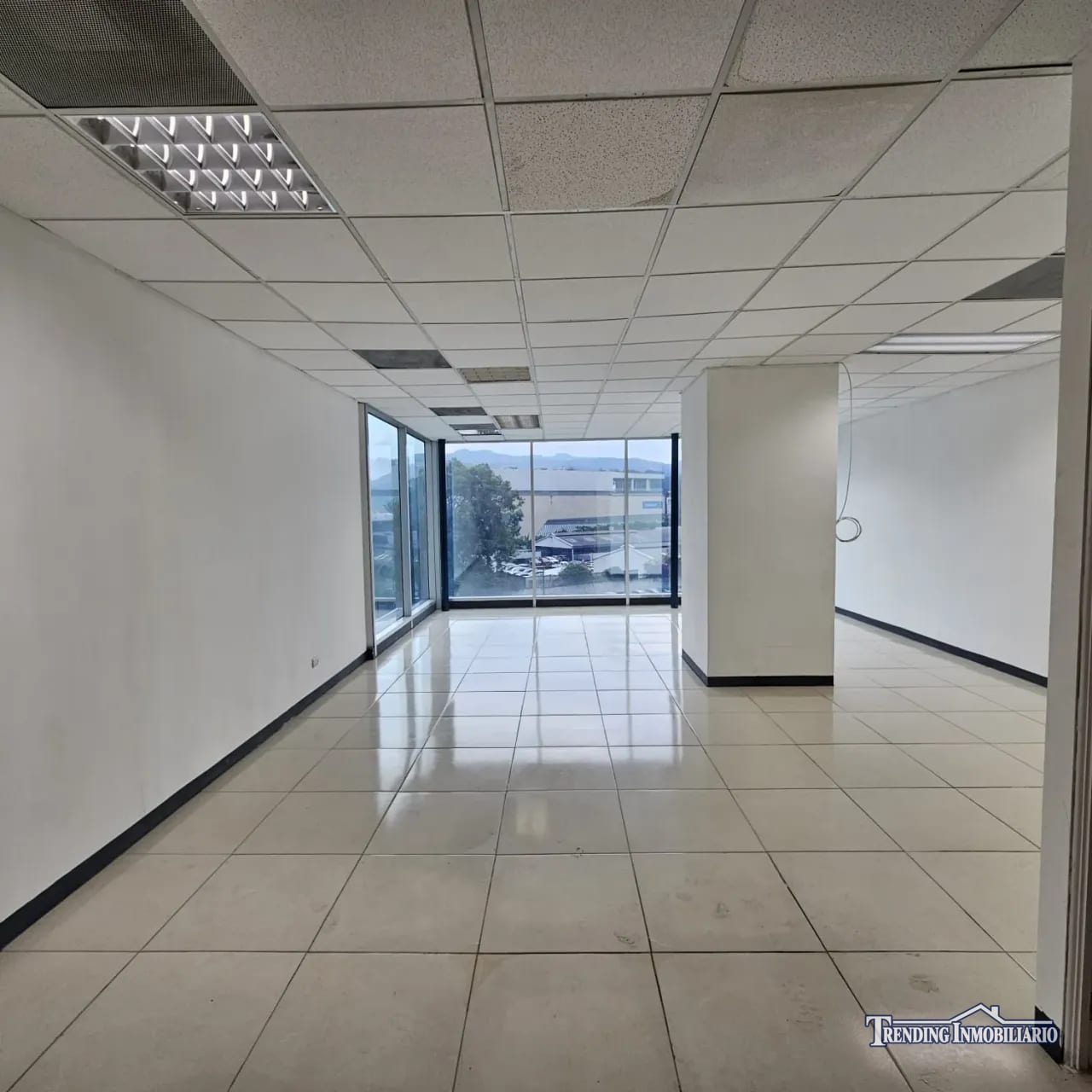 Oficina en renta zona 10 edificio Zona Pradera A/C + 2 Parqueos — Oficina en Alquiler en Zona Pradera, Zona 10, Guatemala, Ciudad — foto 7 de 8