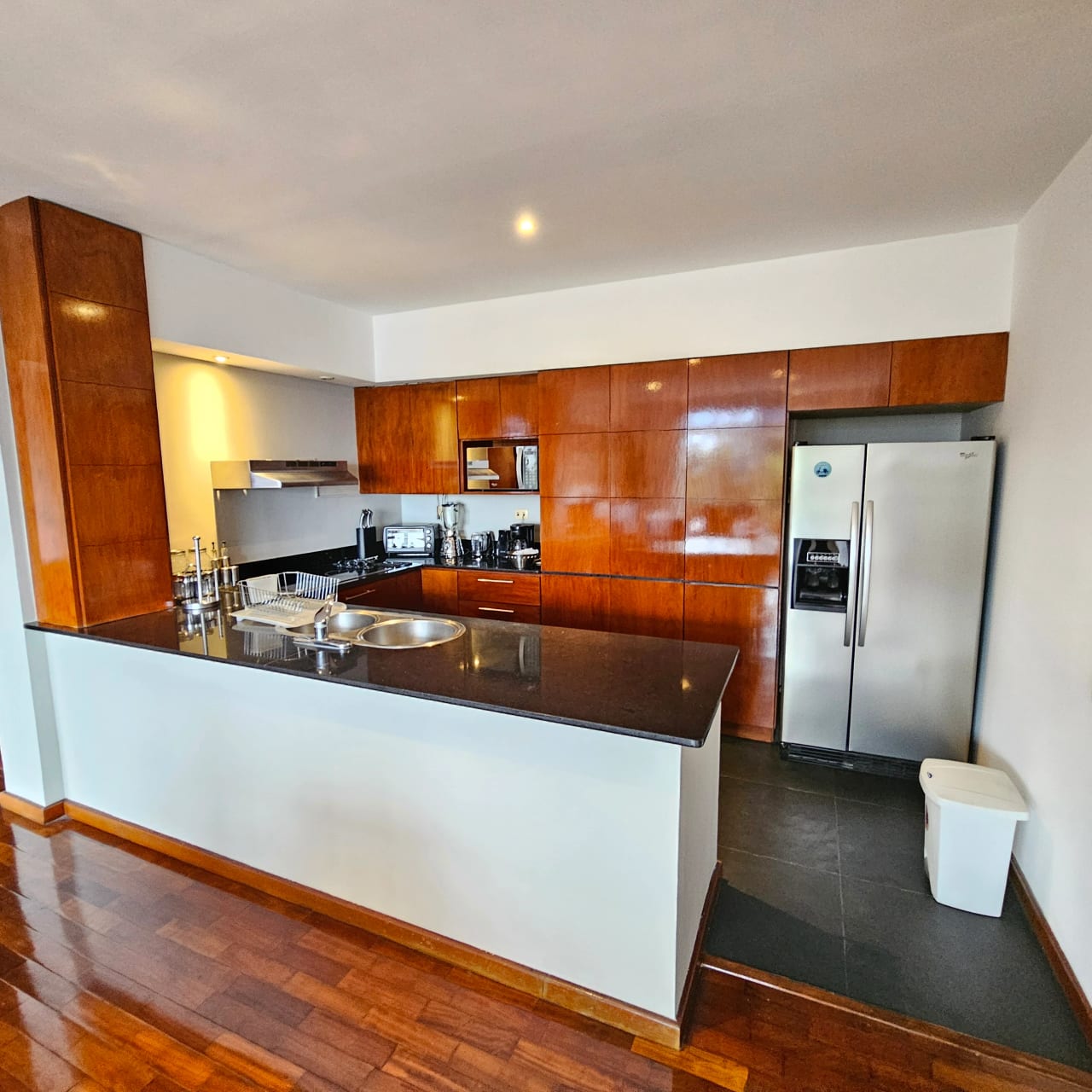 Apartamento en venta edif Vista Bella Caes 2 habitaciones + 2 parqueos — Apartamento en Venta en Carretera a El Salvador, Guatemala, Ciudad — foto 1 de 8