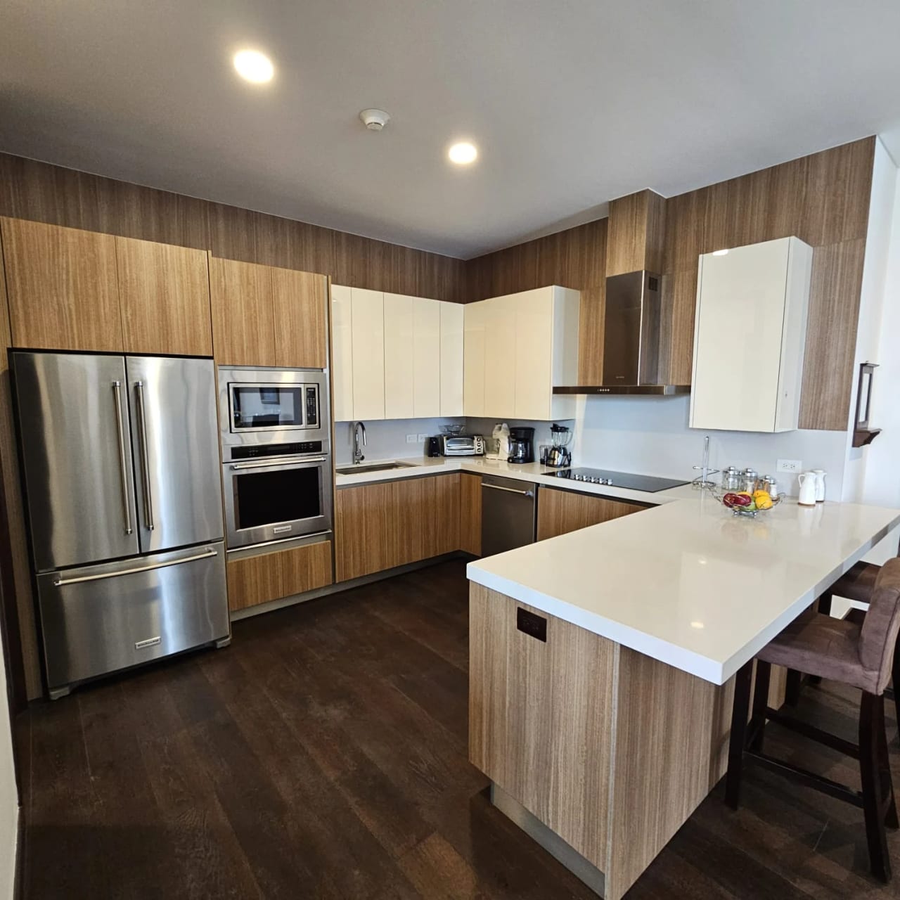 Apartamento en renta zona 14 amueblado edificio Echo 3 habitaciones