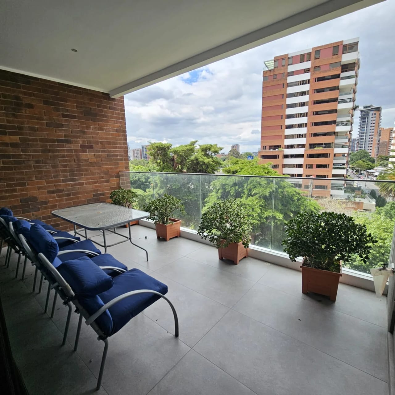 Apartamento en renta zona 14 amueblado edificio Echo 3 habitaciones - Image 4